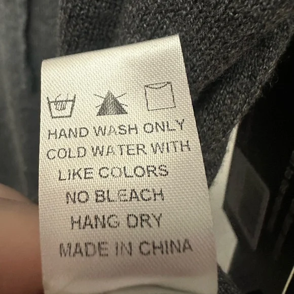 Dress Forum Hooded Sweater Cozy Long Sleeve Pullover Size Medium Gray NWT - Picture 6 of 6